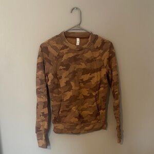 Women Lululemon crewneck